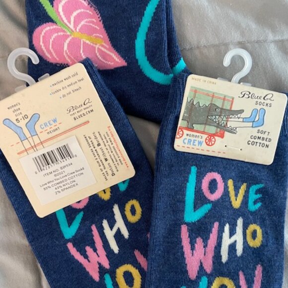 Love who you Love socks Blue Q bundle of 4 pairs Women’s Crew NWT NEW GIFT IDEAS - Picture 6 of 9